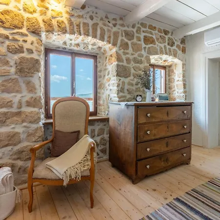 Natalia Villa Grižane